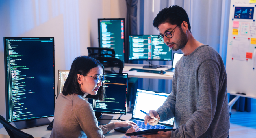 Due developer studiano insieme codice