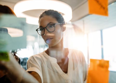 Essere umani nell’era digitale e dell’automazione 
