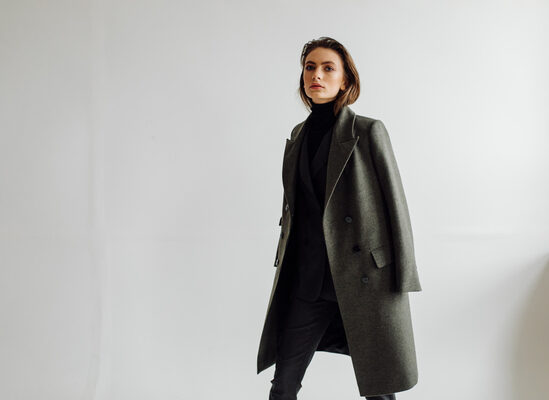 Ragazza che posa per uno shooting